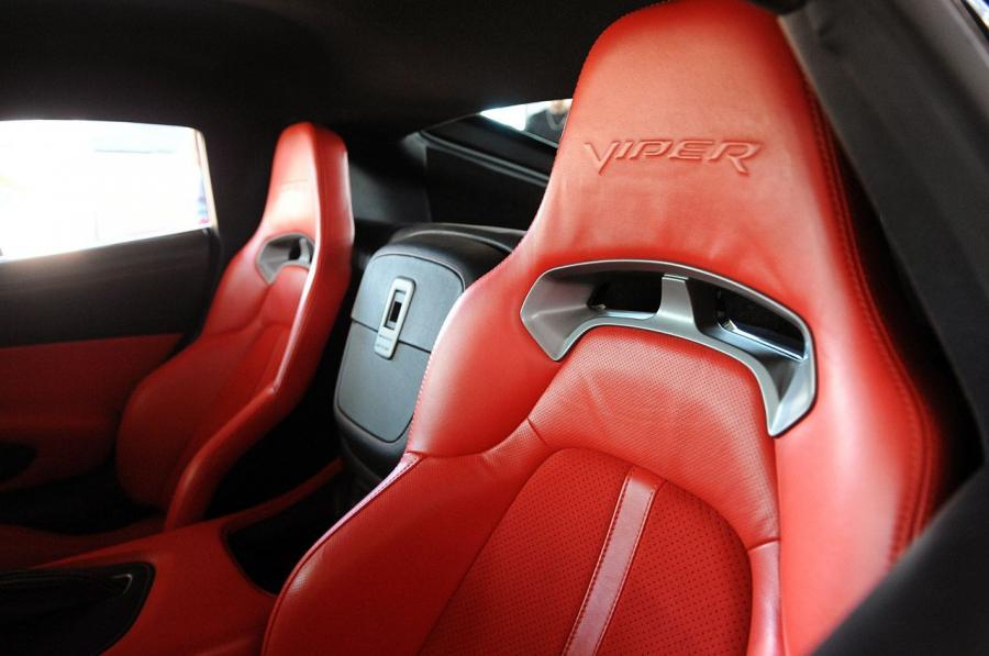  Dodge Viper SRT GTS 2013 года  (фото 10 из 42)